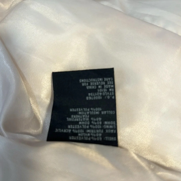 ONE MADISON PUFFER FAUX FUR REMOVABLE HOOD USED - Picture 12 of 12